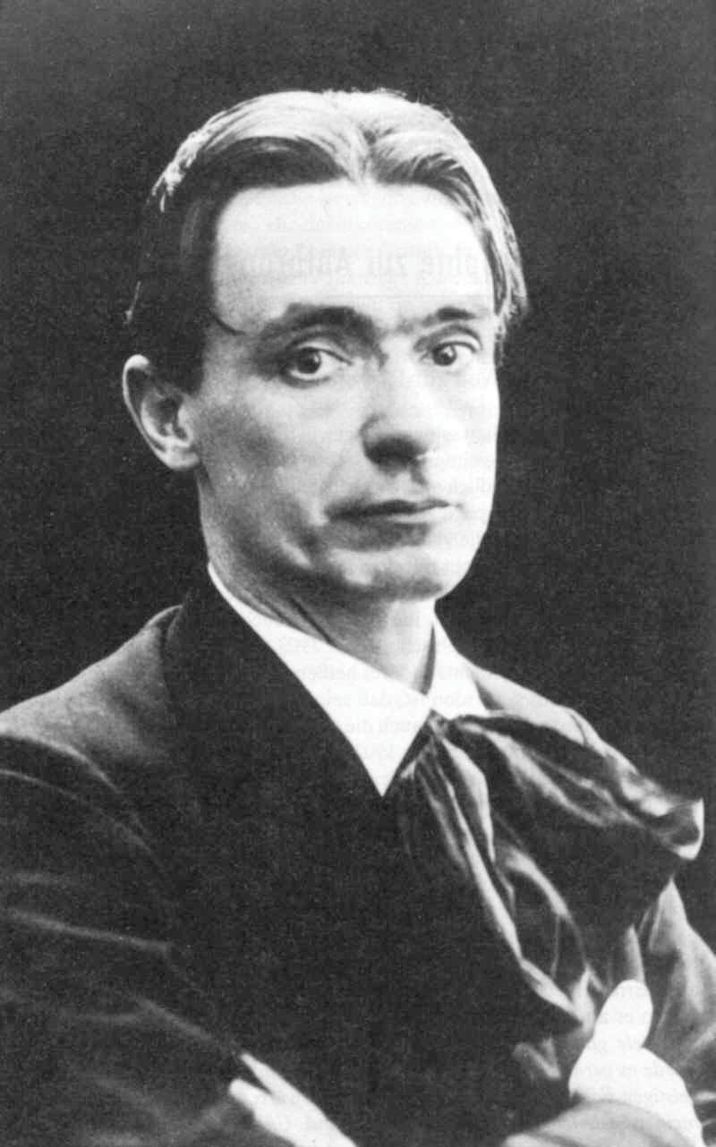 Rudolf Steiner in 1904 Rudolf Steiner in 1904